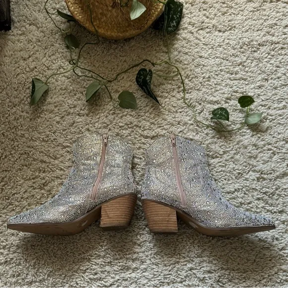 MATISSE Harlow Rhinestone Snip Toe Boots Size 8.5