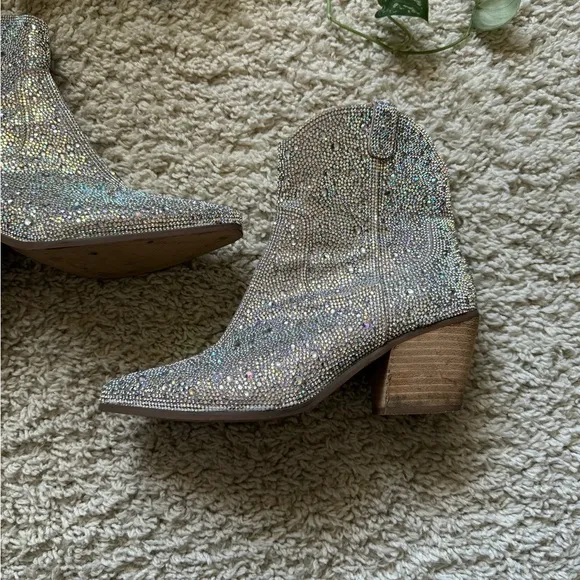 MATISSE Harlow Rhinestone Snip Toe Boots Size 8.5