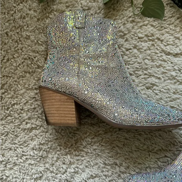 MATISSE Harlow Rhinestone Snip Toe Boots Size 8.5