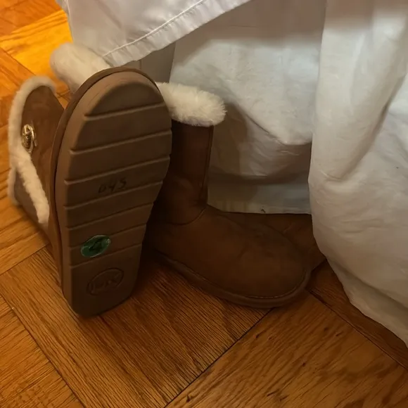 Michel Kors Big Girl Glitter Fuzzy Boots Size 4