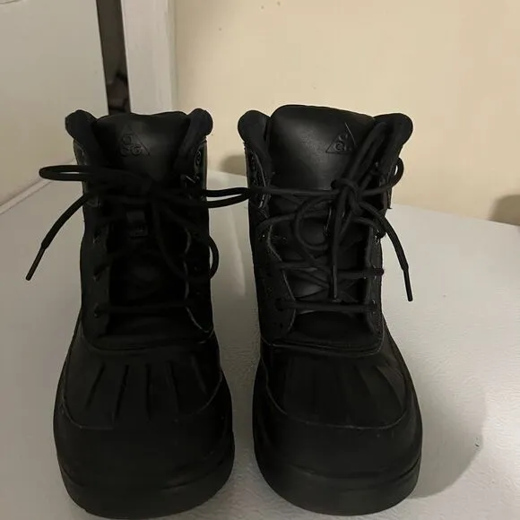 Nike ACG boots size 3y black boys