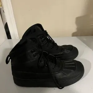 Nike ACG boots size 3y black boys