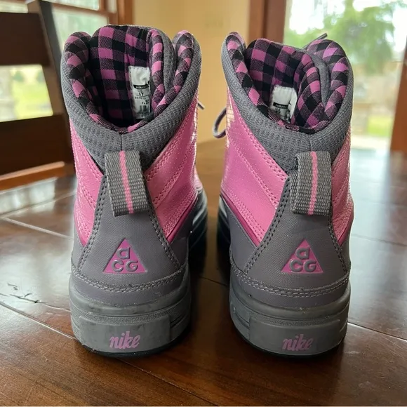 Nike ACG Woodside 2 Boots Pink Gray 4