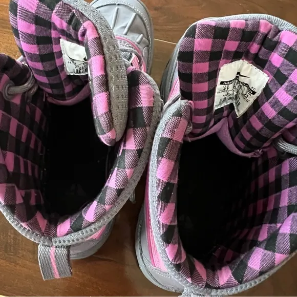 Nike ACG Woodside 2 Boots Pink Gray 4
