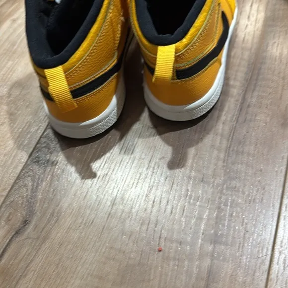 Nike Air Jordan 1 Mid Baby Size 10C Yellow Athletic Shoes Sneakers 640735-700