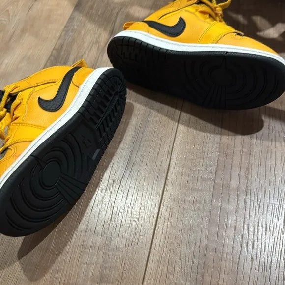 Nike Air Jordan 1 Mid Baby Size 10C Yellow Athletic Shoes Sneakers 640735-700