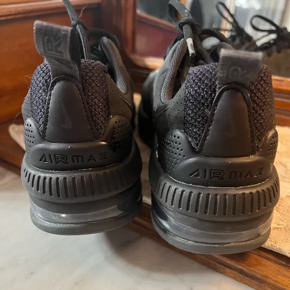 NIKE Air Max Genome GS Black/Anthracite Sneakers Streetwear Athletic Kids Size 6