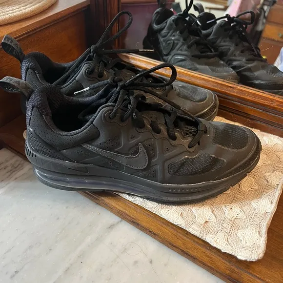 NIKE Air Max Genome GS Black/Anthracite Sneakers Streetwear Athletic Kids Size 6