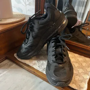 NIKE Air Max Genome GS Black/Anthracite Sneakers Streetwear Athletic Kids Size 6