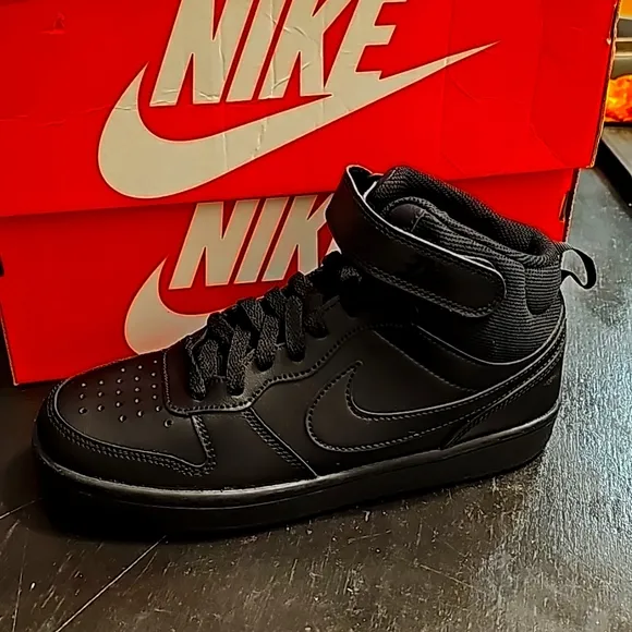 Nike Court Borough Mid 2