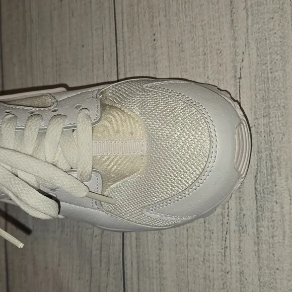 Nike Huarache Run White/Platinum Size 4Y Boys' or 5.5 Women's NWOT