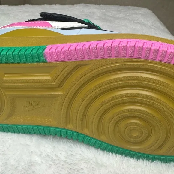 Nike Kids' Black and Green Sneakers