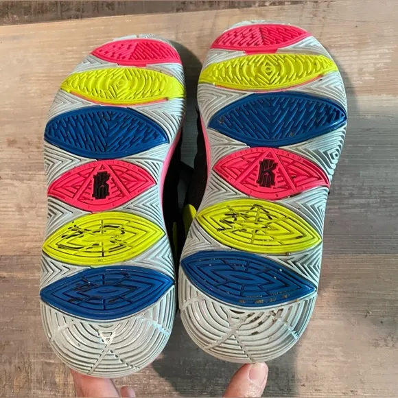 Nike Kyrie Just Do It sneakers- 7Y