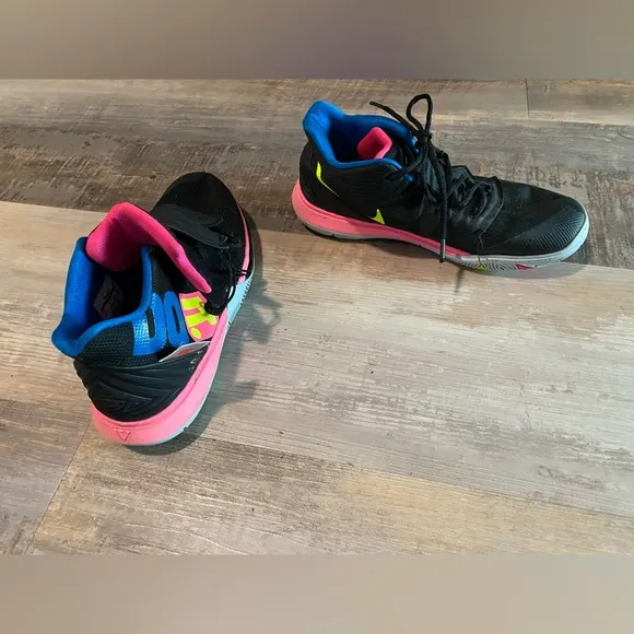 Nike Kyrie Just Do It sneakers- 7Y
