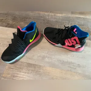Nike Kyrie Just Do It sneakers- 7Y