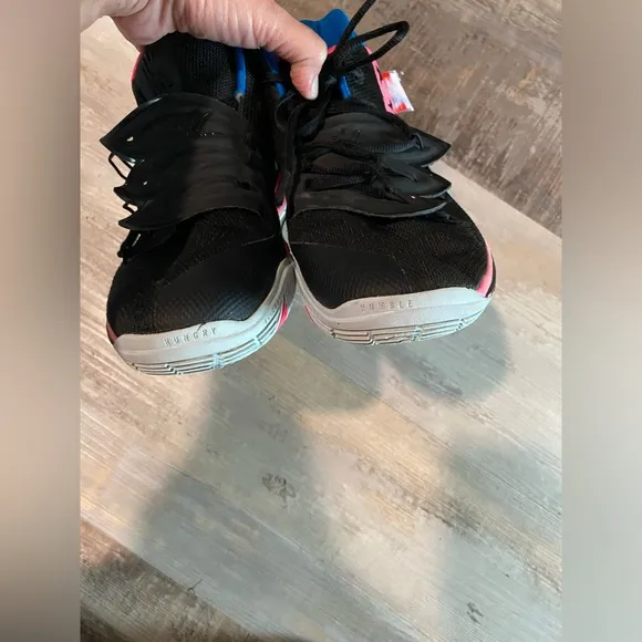 Nike Kyrie Just Do It sneakers- 7Y
