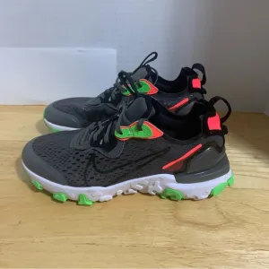 Nike React Vision GS Girls Size 4Y Gray Pink Athletic Shoes Sneakers‎ CV8965-001