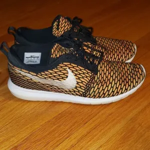 Nike Roshe NM Flyknit Sneakers