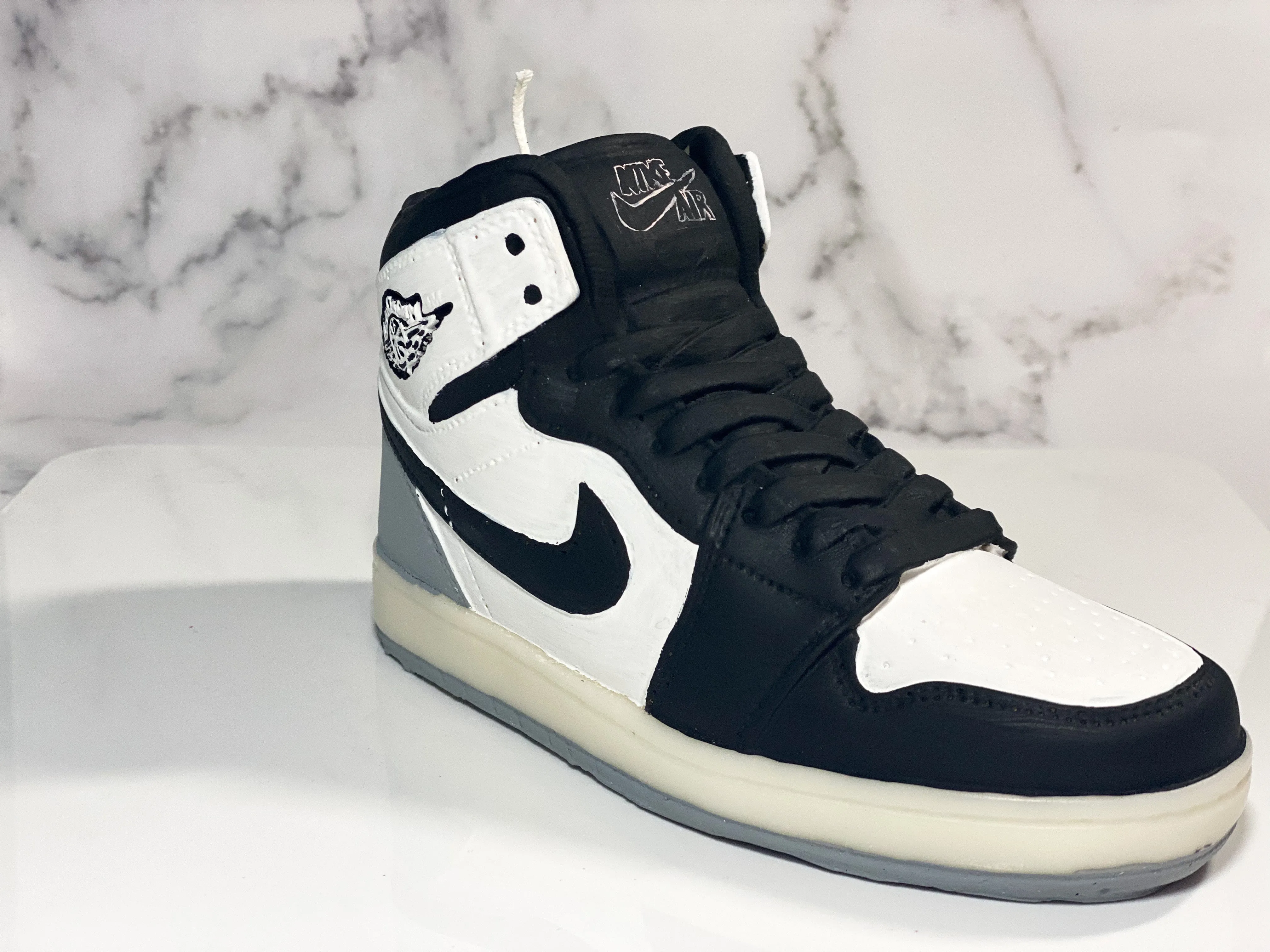 No. 1 Candle-White/Black/Gray
