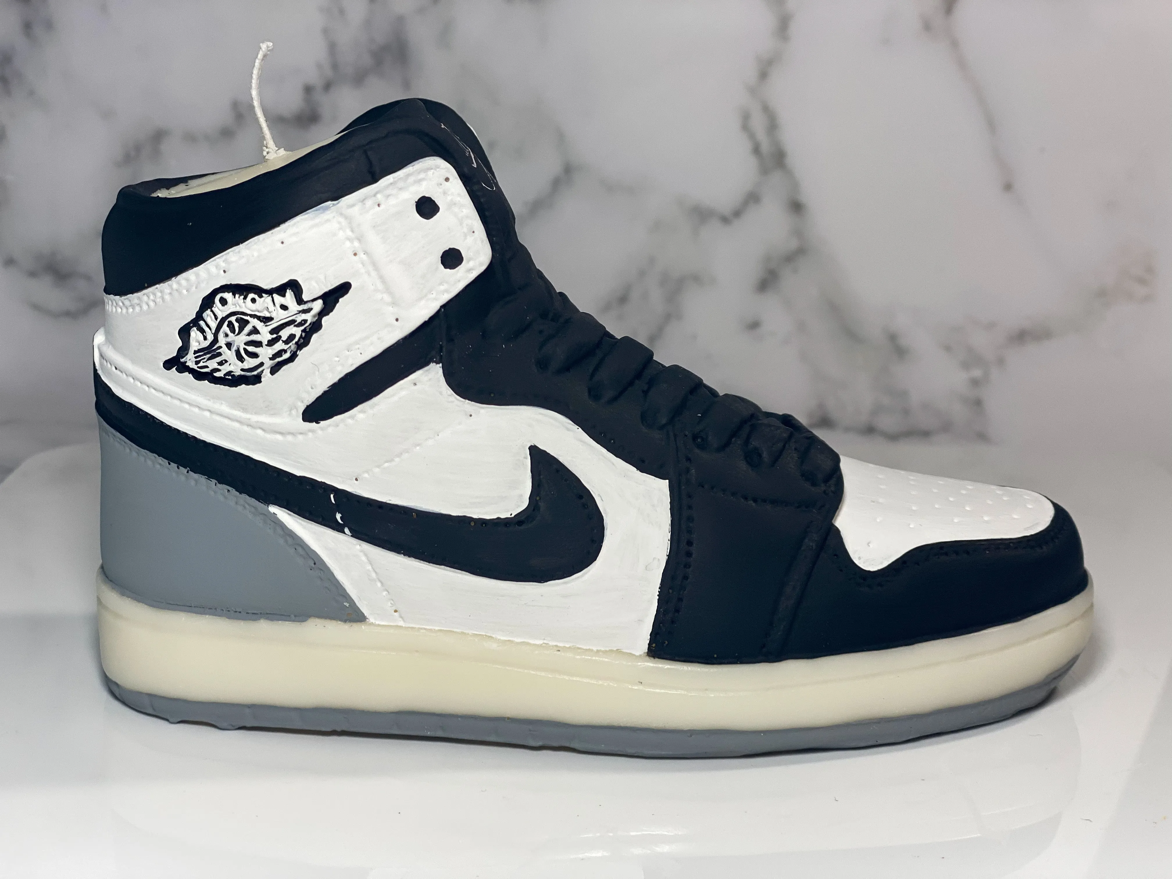 No. 1 Candle-White/Black/Gray