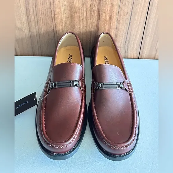 NWOT. Burgundy Leather Loafers with Moccasin Toe and Metal Bar Size 10.5