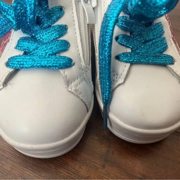 NWOT Lola   The Boys Pink Star sneakers with Blue Laces- Toddler size 5.5