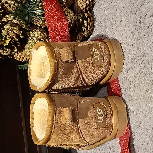 NWT Children's Ugg boots
