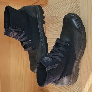 Palladium Boots sz10.5