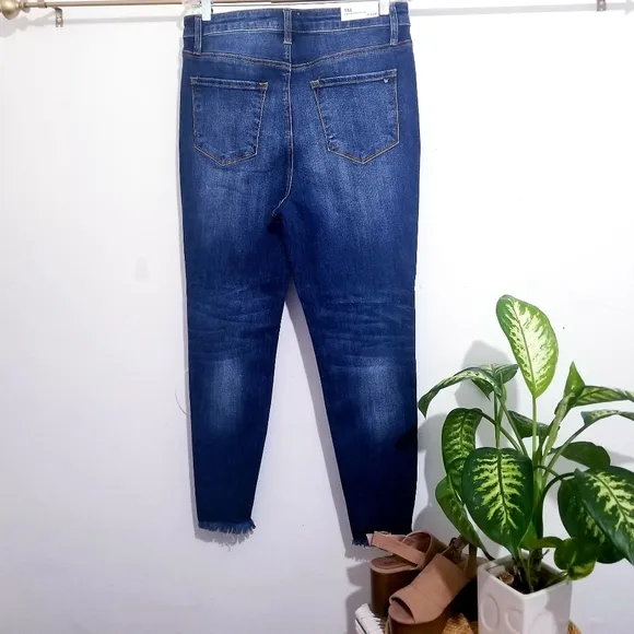 Plus Size distressed Jeans