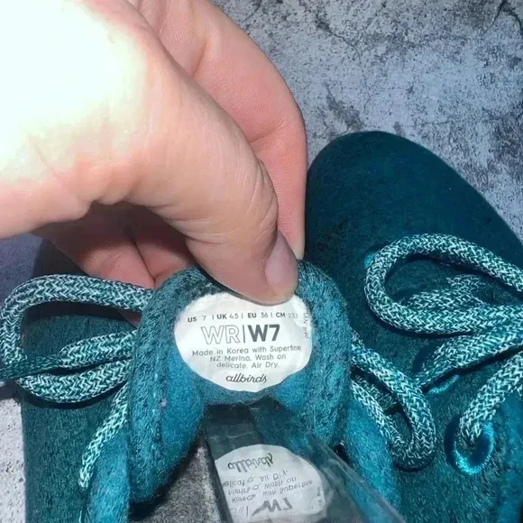 R2-6-4. ALLBIRDS RUNNING SHOES SNEAKERS MERINO WOOL TUKE TEAL BLUE WOMEN’S 7