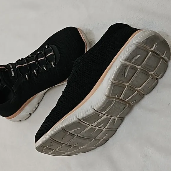Sketchers Pink &amp; Black Sneakers