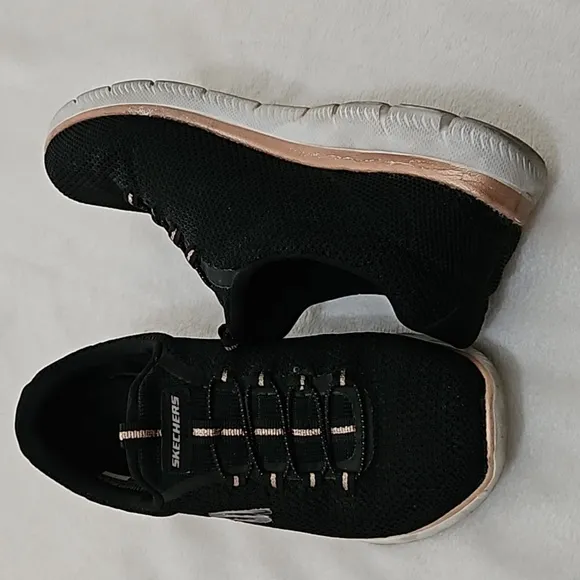 Sketchers Pink &amp; Black Sneakers
