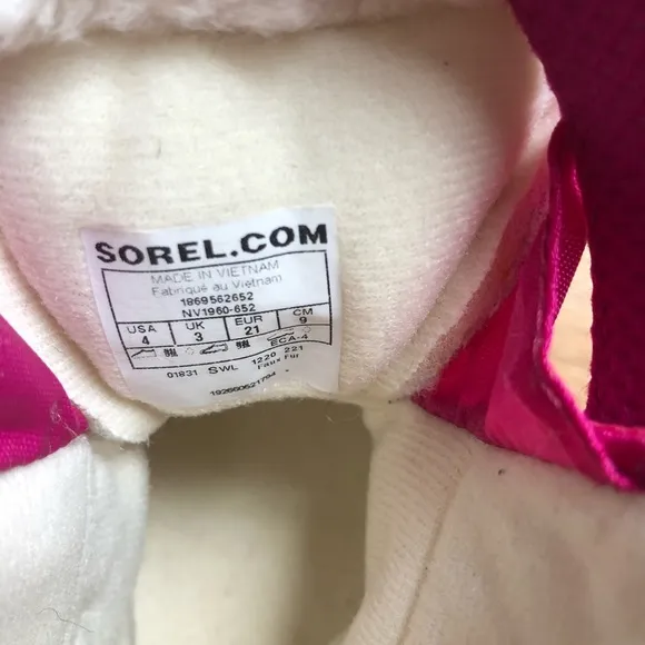 Sorel boots size 4 new!