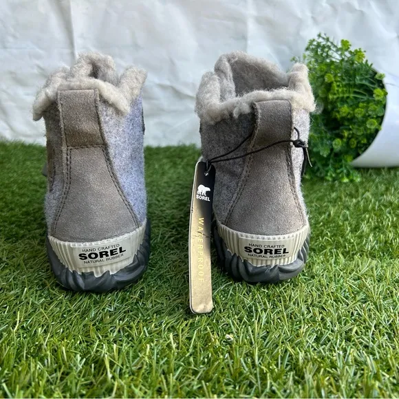 SOREL Shearling BootsYOUTH OUT N ABOUTTM PLUSBOOT size 1 unisex