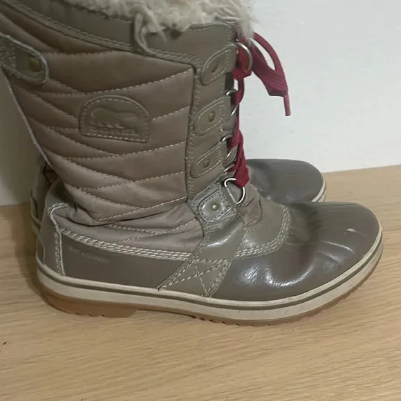 Sorel Tofino Size 7 Waterproof Winter snow rain Boots Tan Faux Fur