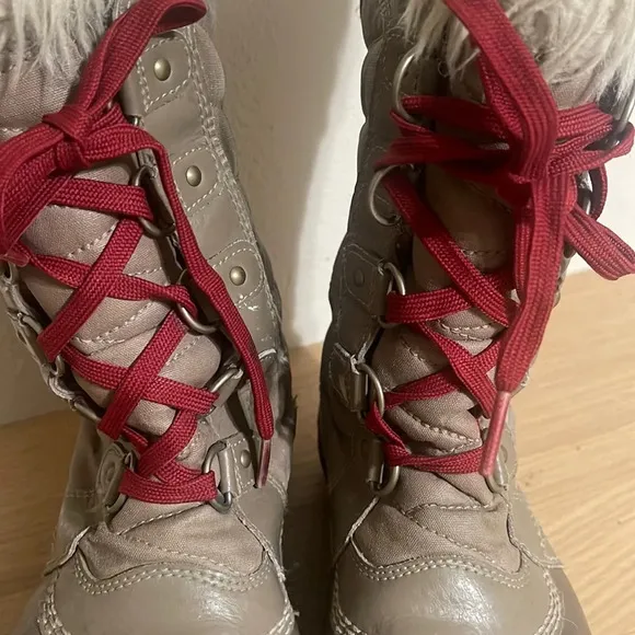 Sorel Tofino Size 7 Waterproof Winter snow rain Boots Tan Faux Fur