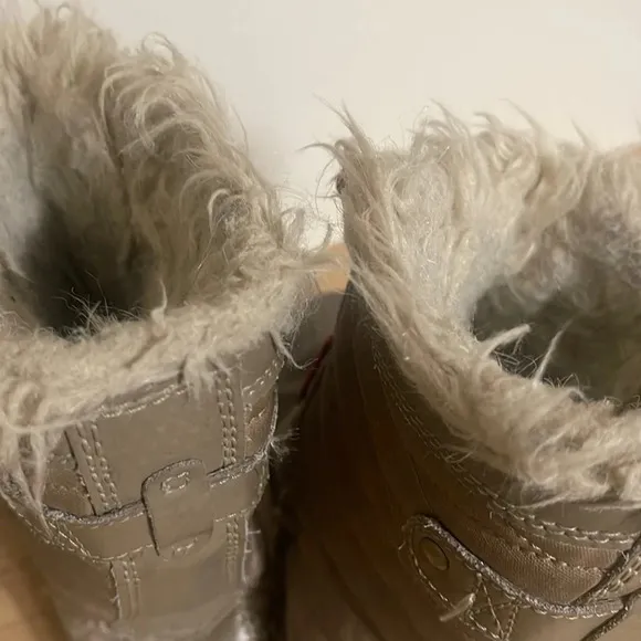Sorel Tofino Size 7 Waterproof Winter snow rain Boots Tan Faux Fur
