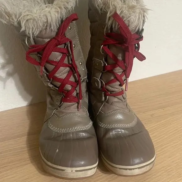 Sorel Tofino Size 7 Waterproof Winter snow rain Boots Tan Faux Fur