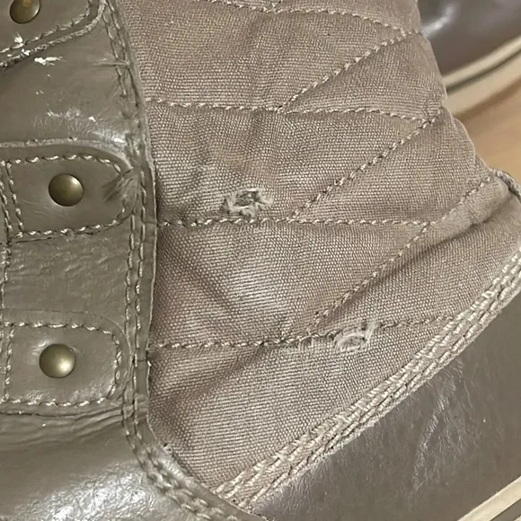 Sorel Tofino Size 7 Waterproof Winter snow rain Boots Tan Faux Fur