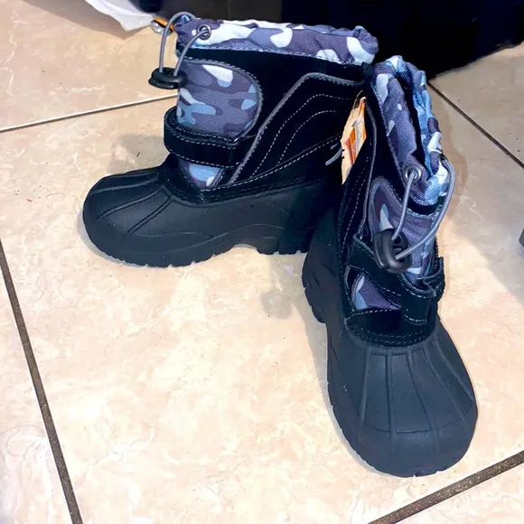 SPORTO BOYS BOOTS SIZE 9-10 for little toddler boys