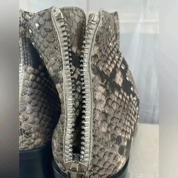 Steve Madden Casino Natural Snake Studded Boots Size 9