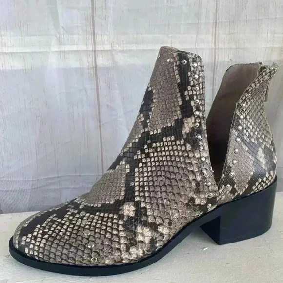 Steve Madden Casino Natural Snake Studded Boots Size 9