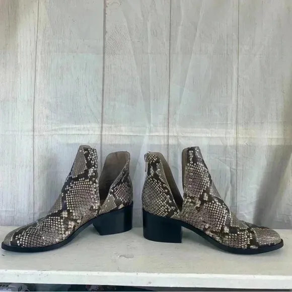 Steve Madden Casino Natural Snake Studded Boots Size 9