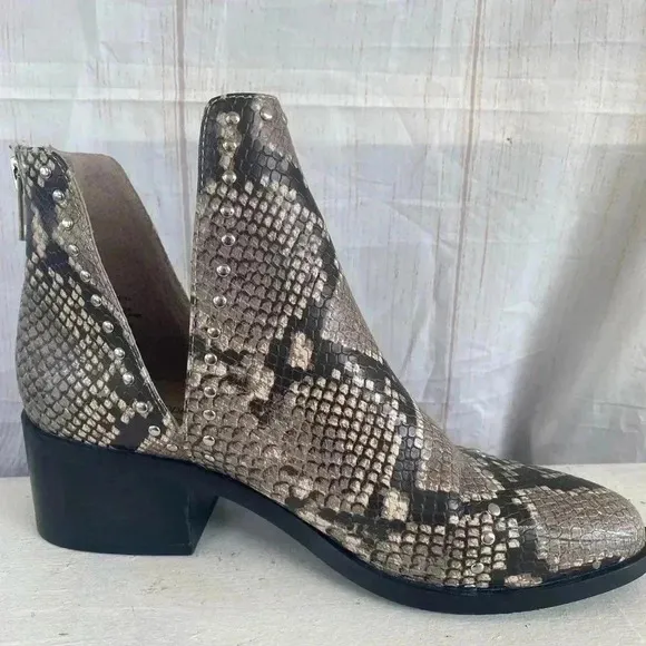 Steve Madden Casino Natural Snake Studded Boots Size 9