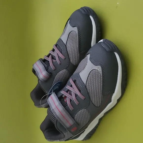 StrideRite M2P Kendrick Unisex sneakers