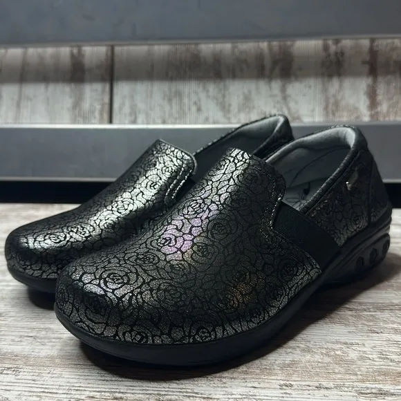 Therafit Annie Women's Slip Resistant Leather Slip On Clogs Flats