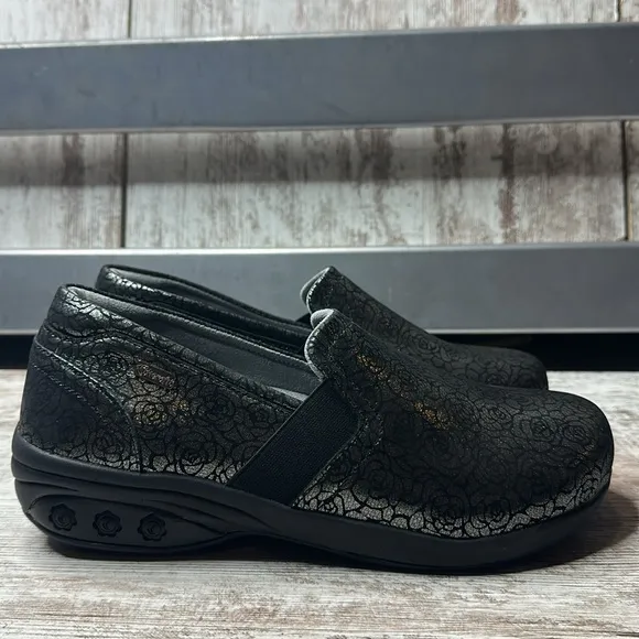 Therafit Annie Women's Slip Resistant Leather Slip On Clogs Flats