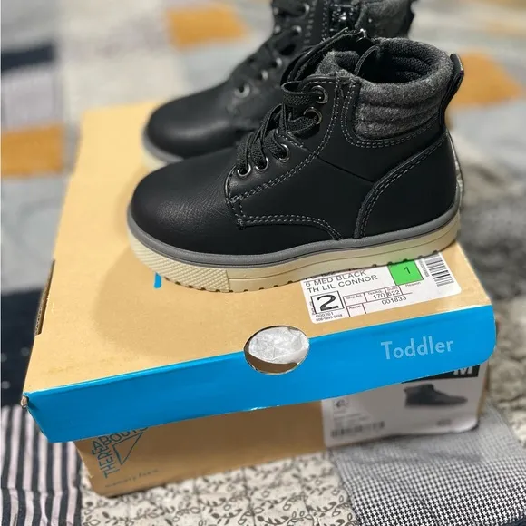 Thereabouts size 6 toddler boots