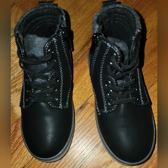 Thereabouts toddler boots; size 9