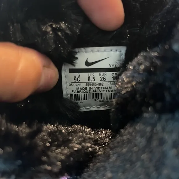 toddler girls size 9c Nike venture boots